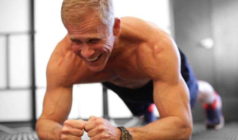 Image homme de 50 ans en bonne santé et sportif